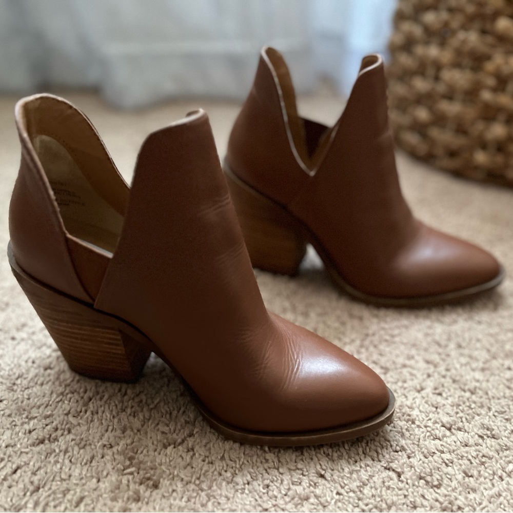 Steve Madden Brown Leather Bootie - Size 7